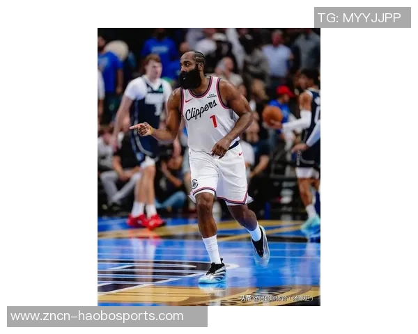 哈登全场表现亮眼贡献20分6板13助3断但7次失误影响球队节奏