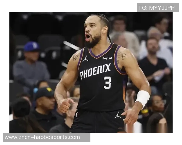 布克上半场火力全开三分球三记助力球队表现出色拿下11分3篮板3助攻1抢断